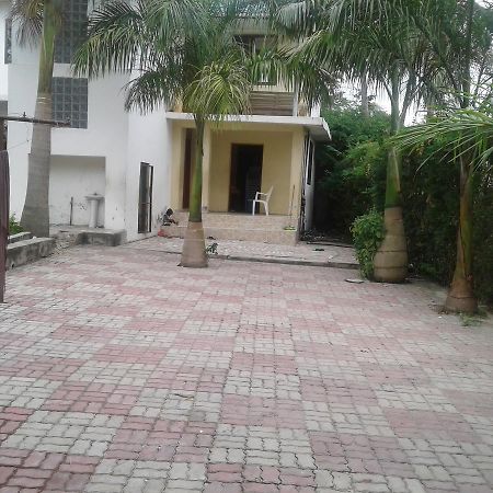 Ostello Jj & Je Family House Dar es Salaam Esterno foto
