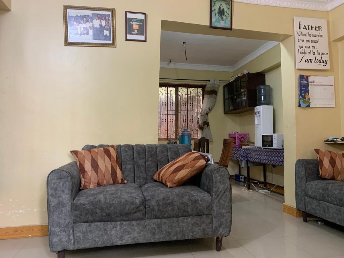 Ostello Jj & Je Family House Dar es Salaam Esterno foto