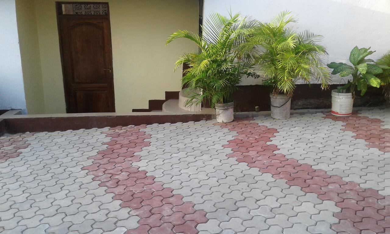 Ostello Jj & Je Family House Dar es Salaam Esterno foto