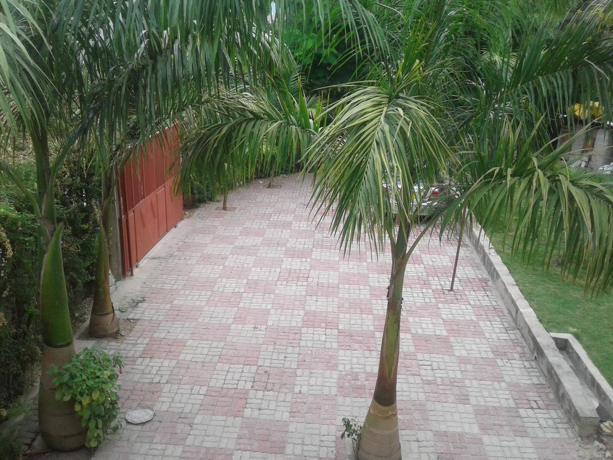 Ostello Jj & Je Family House Dar es Salaam Esterno foto