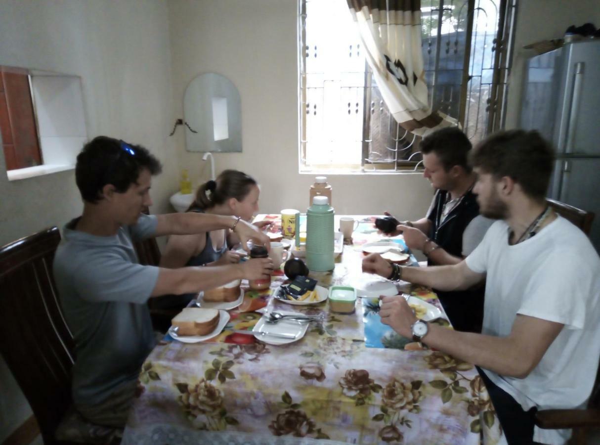Ostello Jj & Je Family House Dar es Salaam Esterno foto